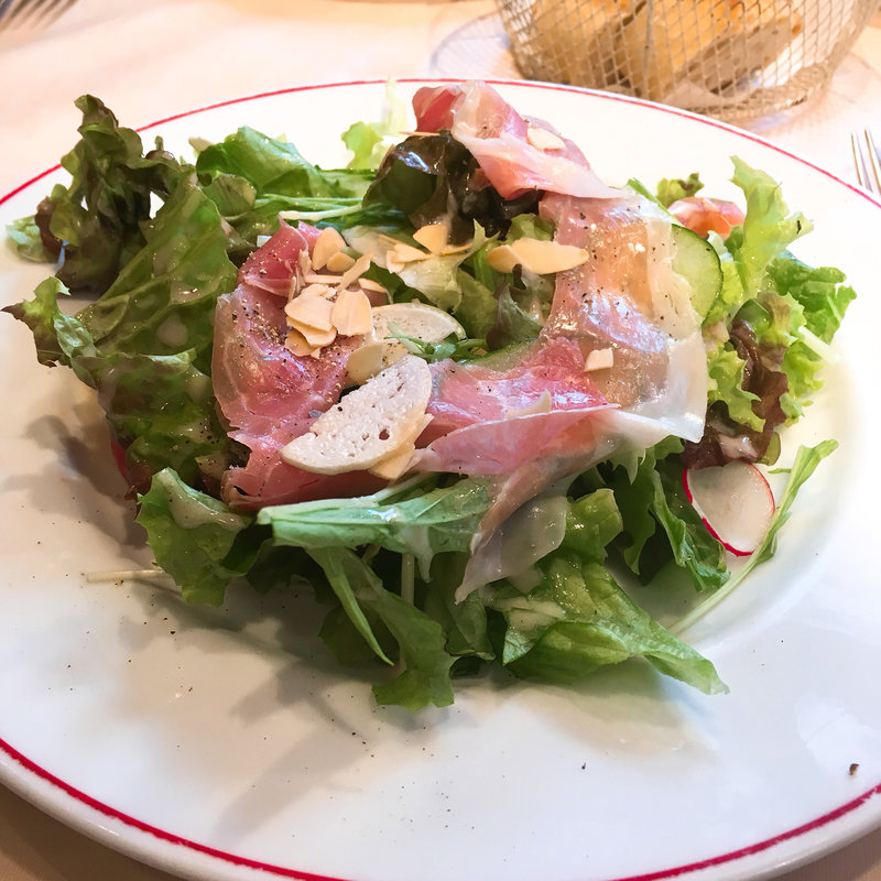 生ハムサラダ(パリのワイン食堂)