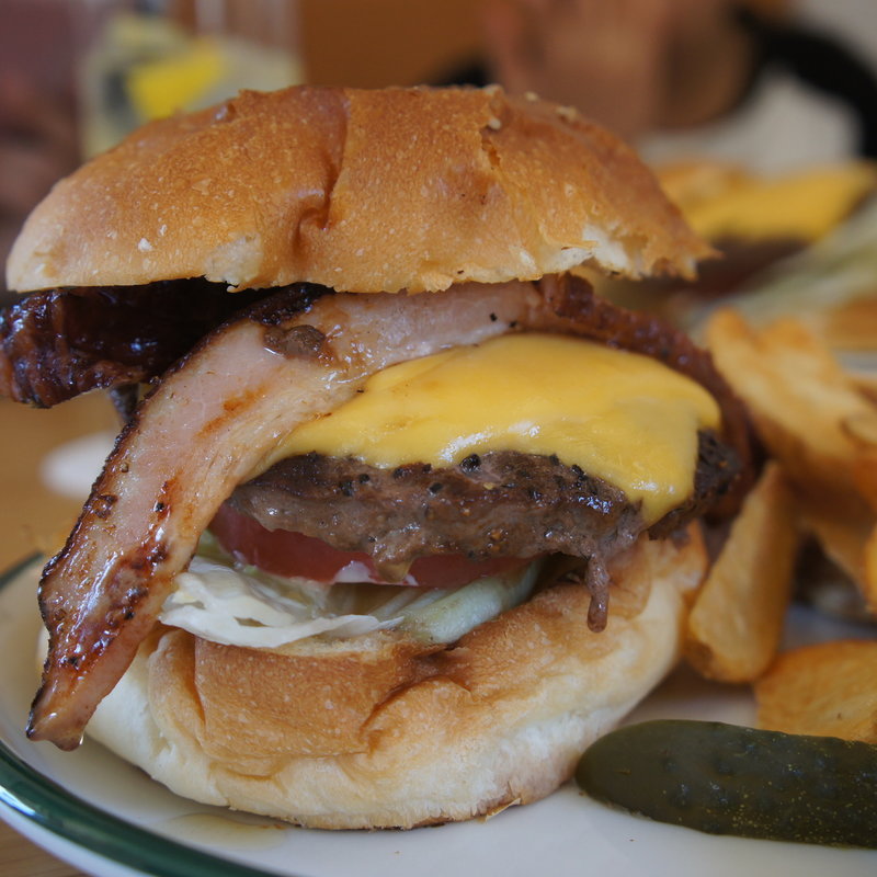 ベーコンチーズバーガー(オールドバレーダイニング)