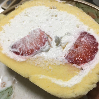 苺のロールケーキ(藤堂プランニング 工場直売 )