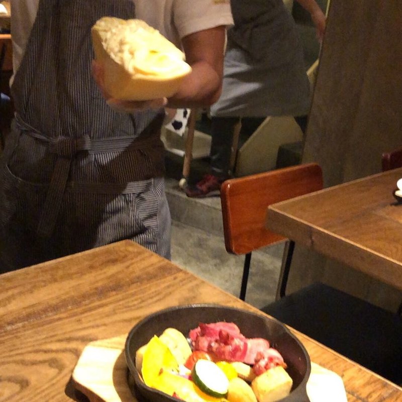 ハイジのチーズ！ラクレット！厚切り濃厚ハム季節のお野菜(TOYOTA CHEESE STAND)