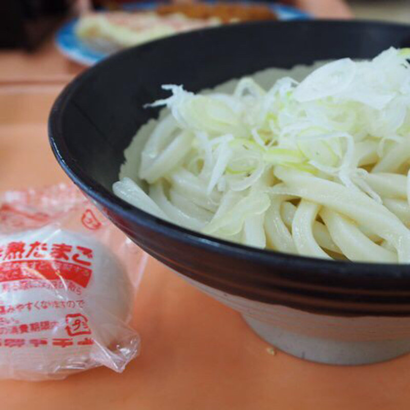 生醤油うどん(半熟卵付)(並)(めん処 杢屋 浜松入野店)