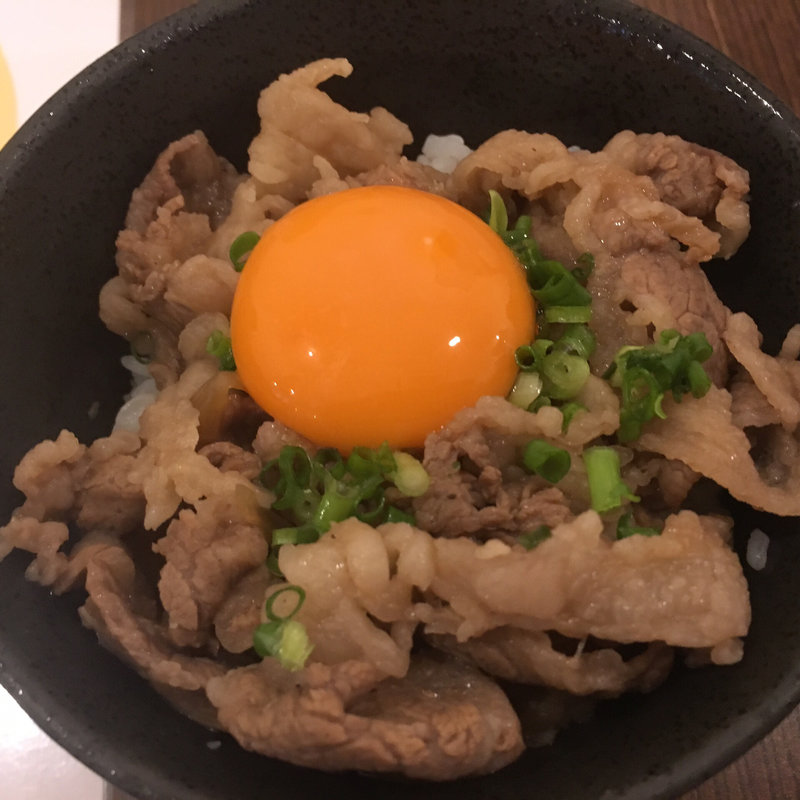 うどん屋の本気ミニ牛丼(釜玉うどん 功刀屋)