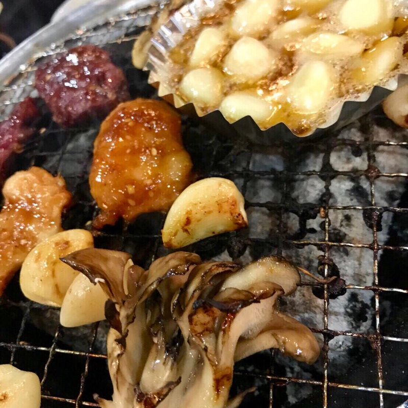 ニンニク焼き＆舞茸(焼肉ダイニング 時代屋)