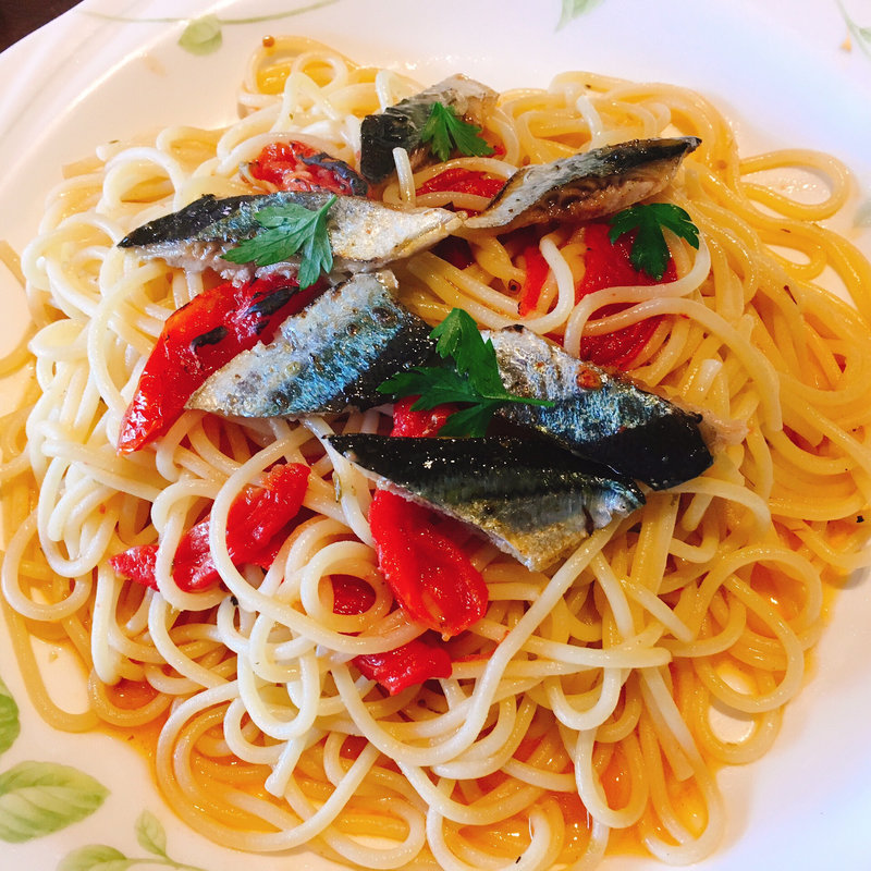 秋刀魚とドライトマトのオイルパスタ(パスタフレスカ 英)