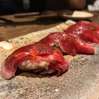 サーロインの肉寿司　2貫(肉バルGAM 梅田お初天神店)