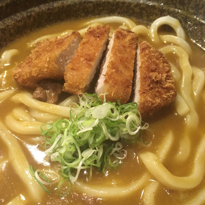 かつカレーのおうどん(麺匠の心つくし つるとんたん 羽田空港店)