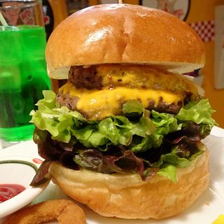 チーズバーガー＋パティ(アメリカンポップカフェ ビッグベリーマン 東大阪店)