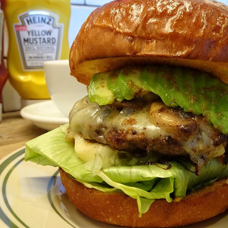アボカドマッシュルームチーズバーガー(The Burger Stand nutmeg)