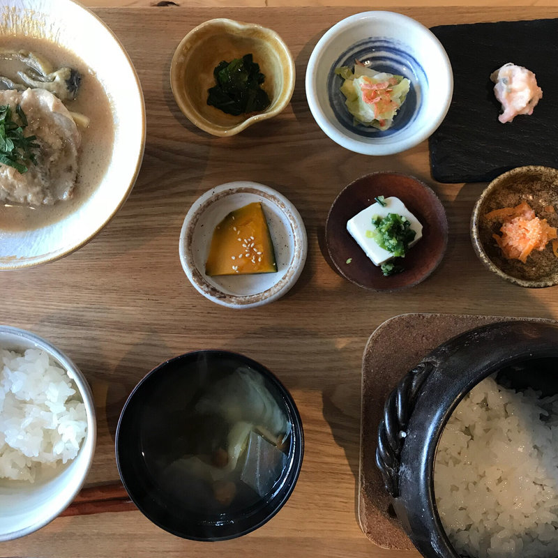 土鍋ごはんと七種の彩りプレート(ごはん家 cafe みやび)