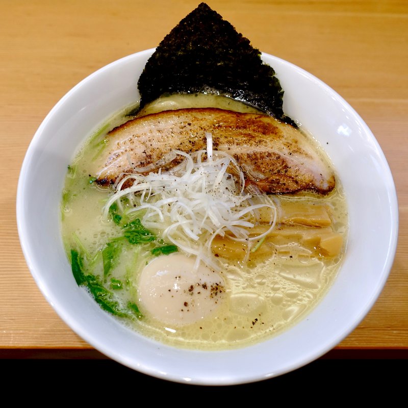 煮込み塩そば+半熟味付け玉子(らーめん工房 麺作)