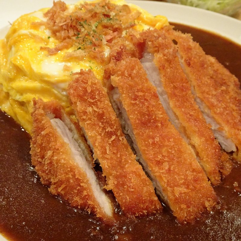 エルアカレー＋オムレツ＋手仕込みカツ(エルアダイナーコウベ （ELUA DINER -KOBE-）)