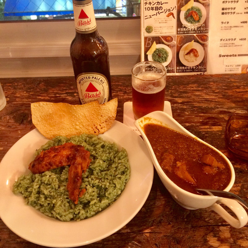 グリーンライスの手羽先のせチキンカレー(ヒナタ屋)