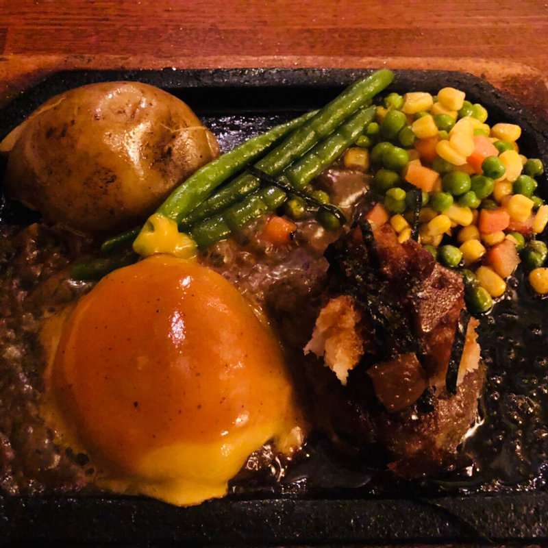 ウェースト＆イーストハンバーグ(ゴールドラッシュ 新宿東口店)