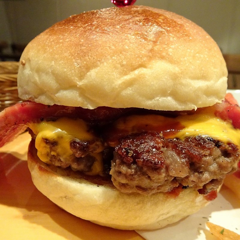 GORIGORIバーガー＋ベーコン(GORI×2 MEAT ROOM 梅田店)