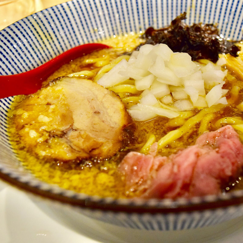 背脂醤油らー麺(焼きあご塩らー麺 たかはし 歌舞伎町店)