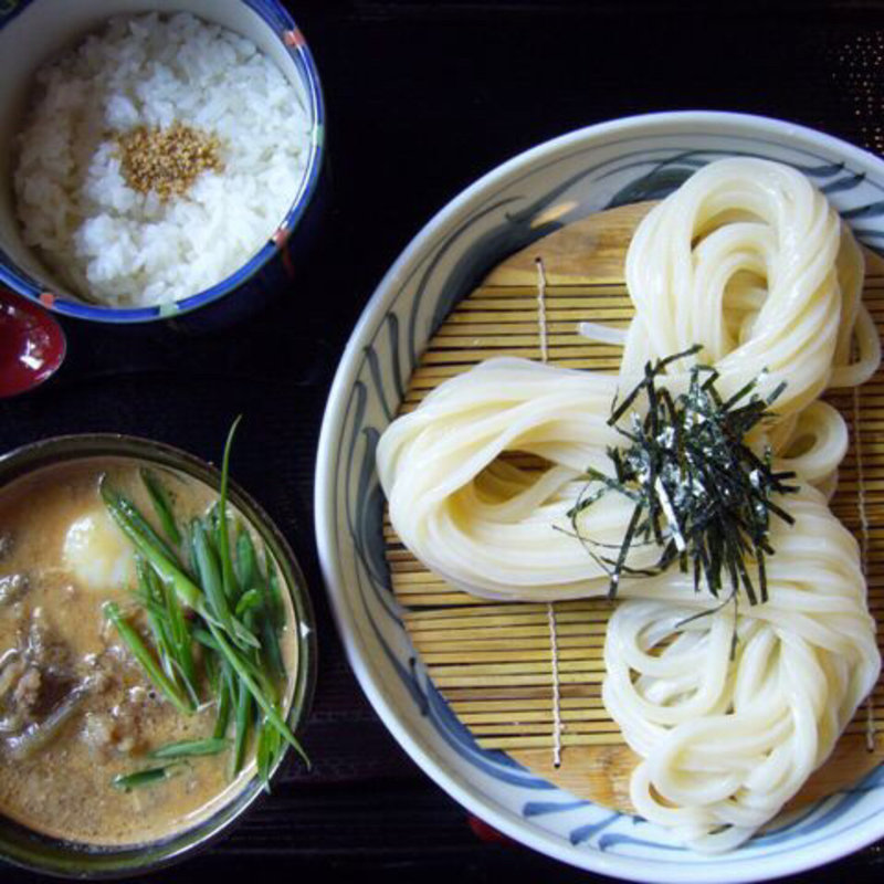 牛と温玉のつけうどん(竜雲)