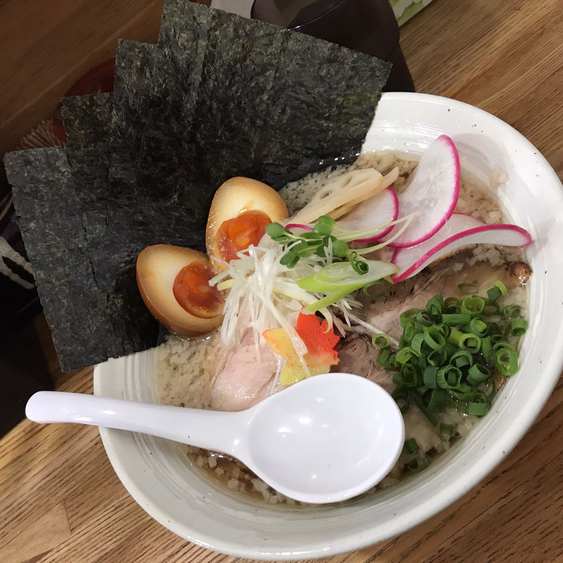 金曜日限定背脂チャッチャらぁ麺(らぁ麺 しろ)