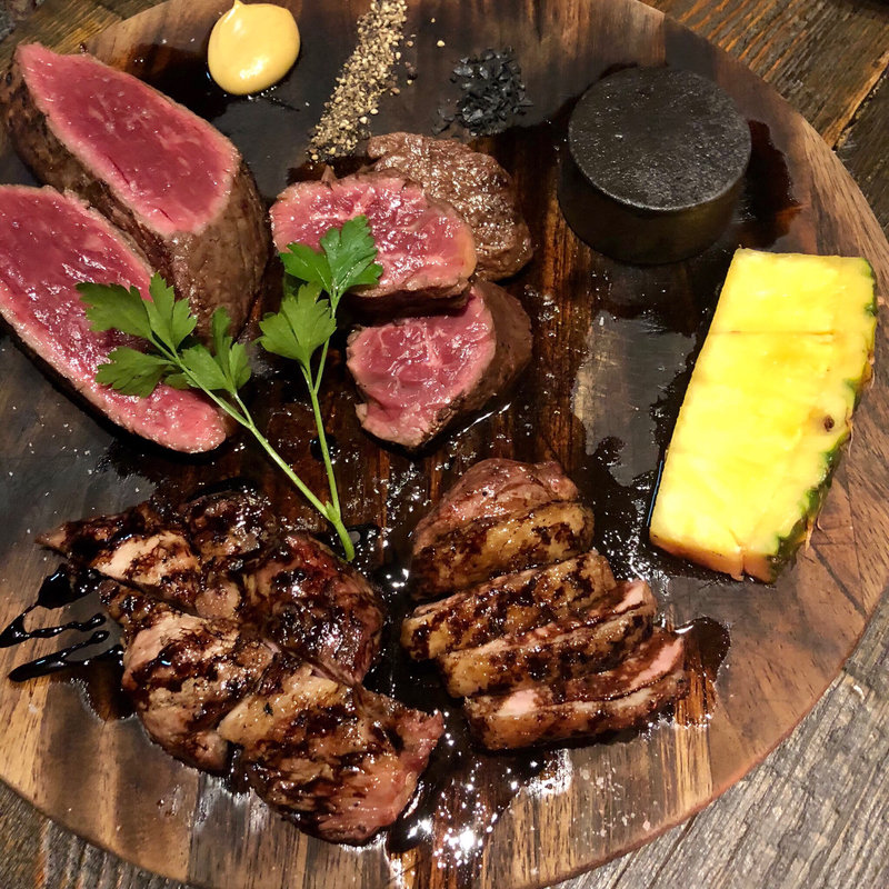 お肉4種盛り合わせ（アンガス牛・国産牛・豚・鴨のロースト）(ズイジ（zuiji）)