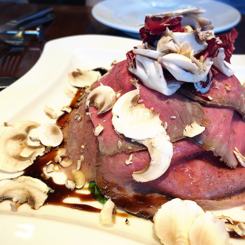 和牛とマッシュルームのカルパッチョ　濃厚バルサミコソース(イゾラトラットリア)