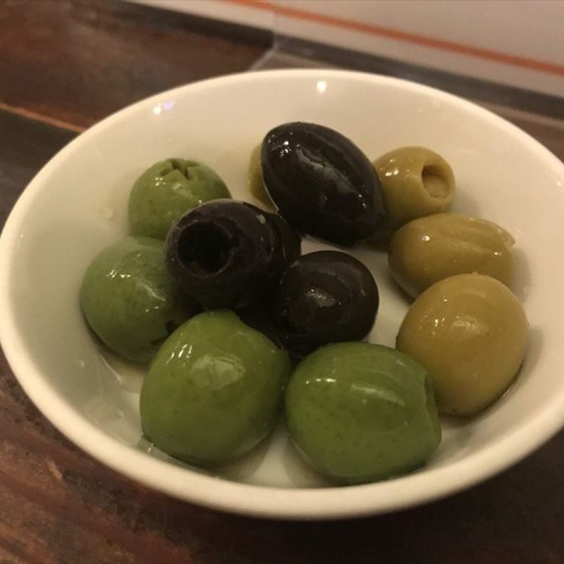 オリーブ盛り合わせ(北浜ダイナー)