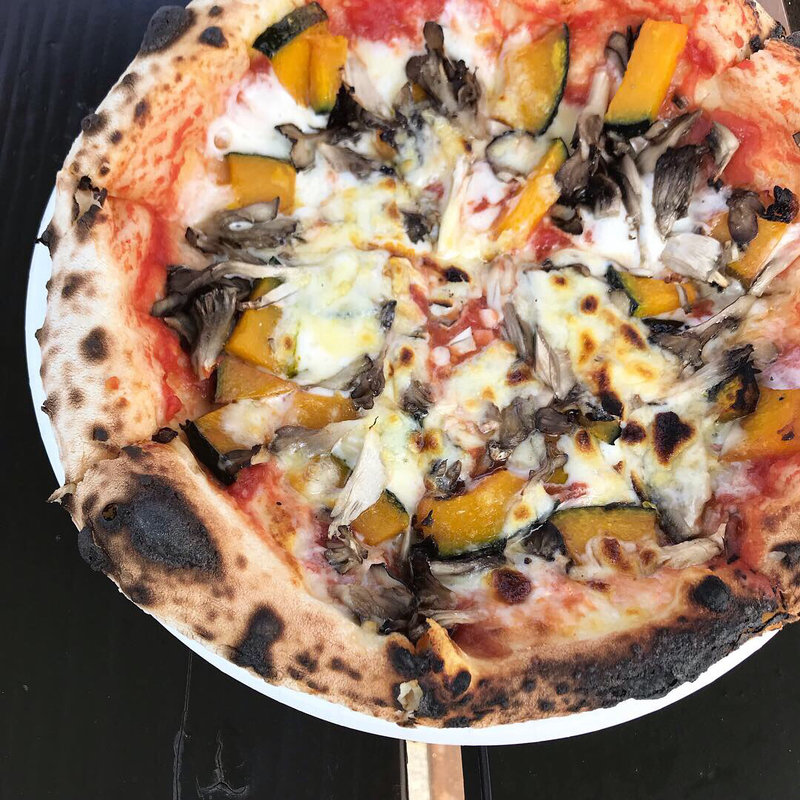 地元産舞茸と季節の野菜のピザ(ピザ工房 )