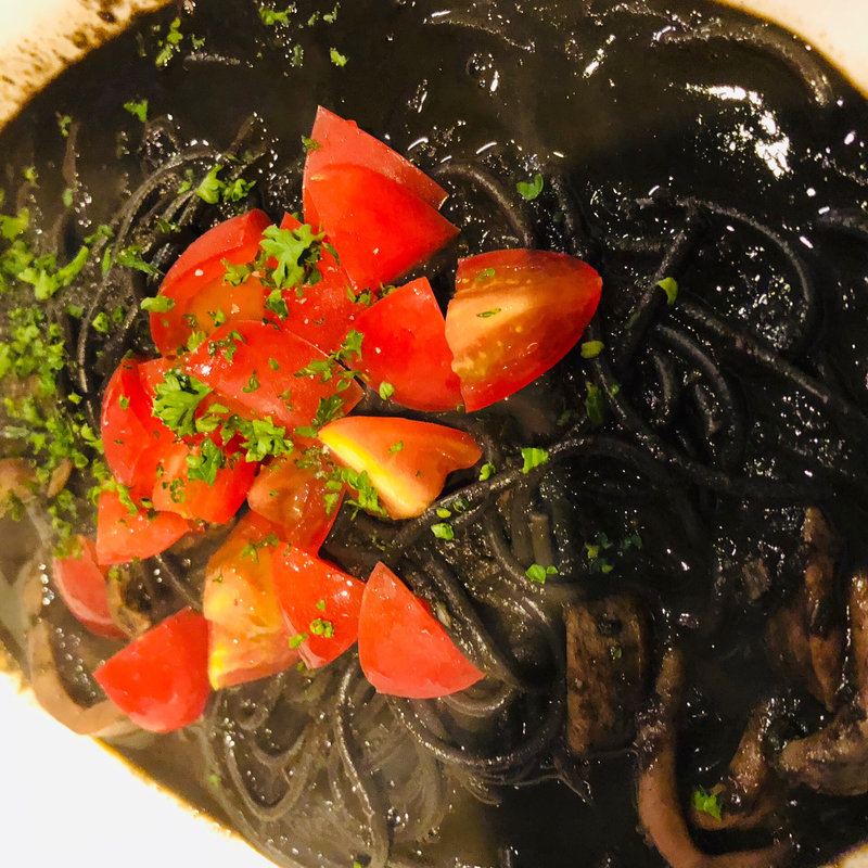 イカスミパスタ(クワトロチンクエ 高槻店)