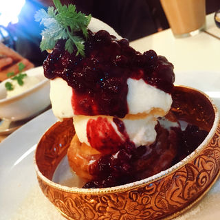 アップルパイ　アイスクリームのせ　チョコレートソース(ザリガニカフェ （Zarigani Cafe）)