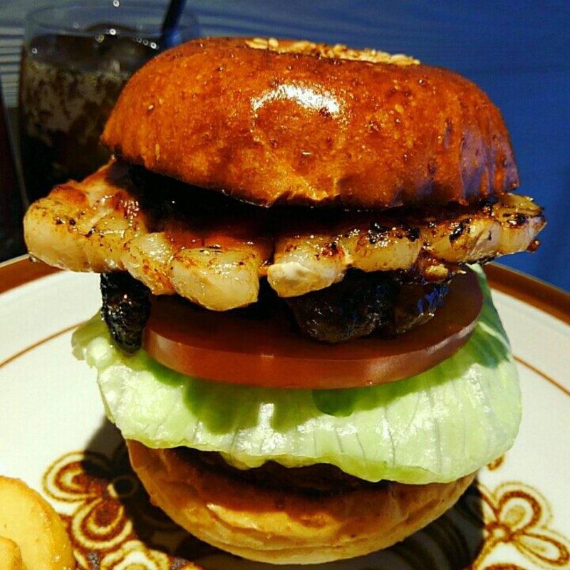 霧島高原のトンテキのっけバーガー(だるま珈琲)