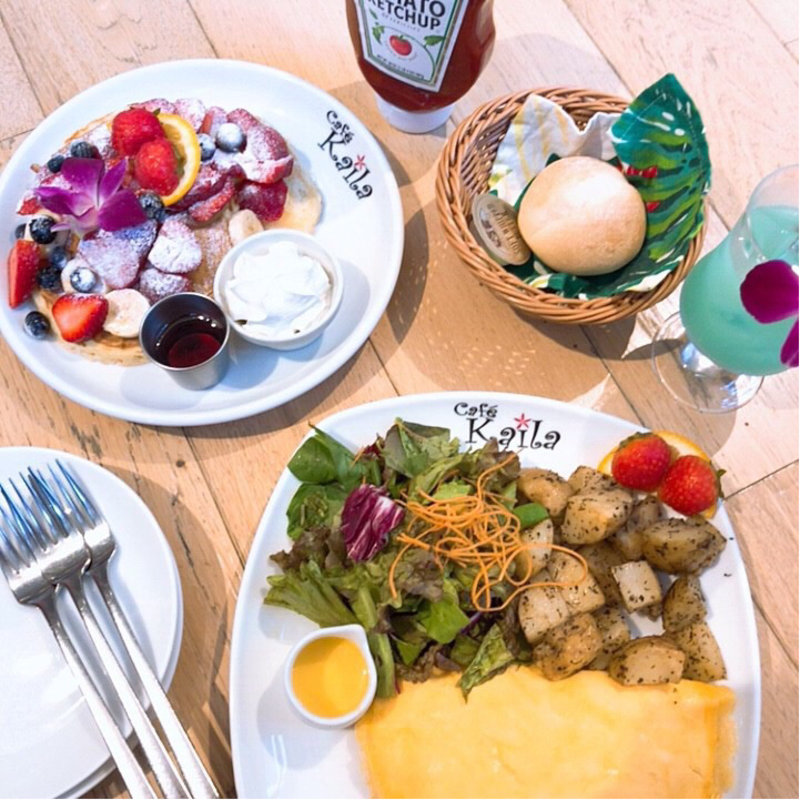 カイラ・オリジナル・パンケーキ（トッピング全部のせ）(カフェ・カイラ)