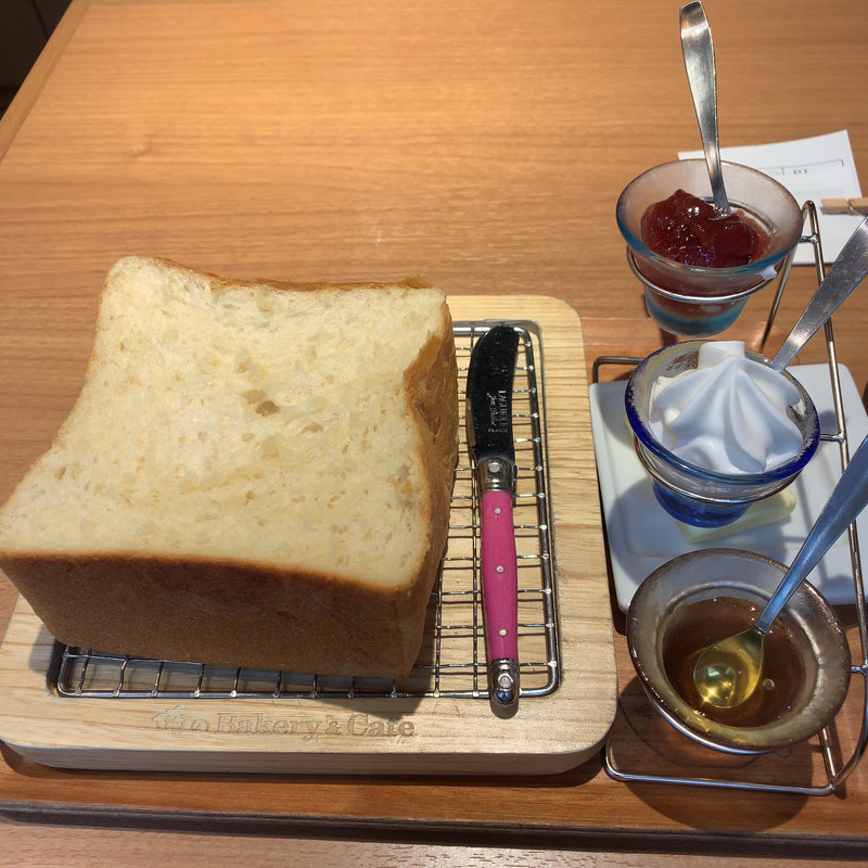 窯出し食パン(俺のベーカリー&カフェ)