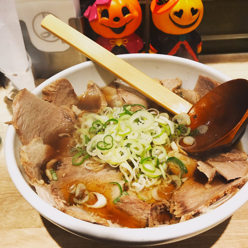 醤油ラーメン（チャーシュウ麺）(よってこや 新宿南口店 )
