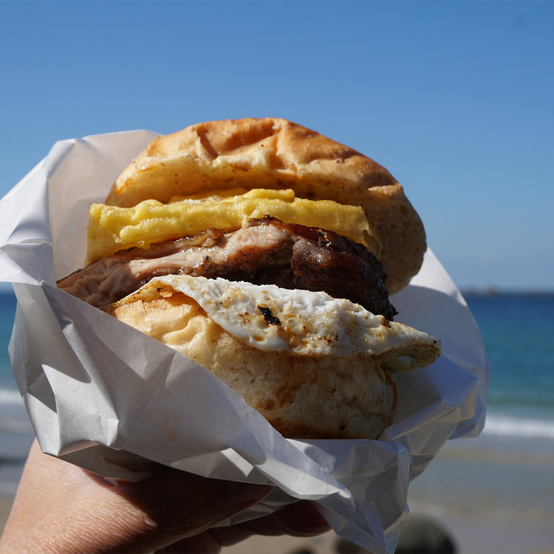 ジャークチキンエッグバーガー(ナッティドレッド)
