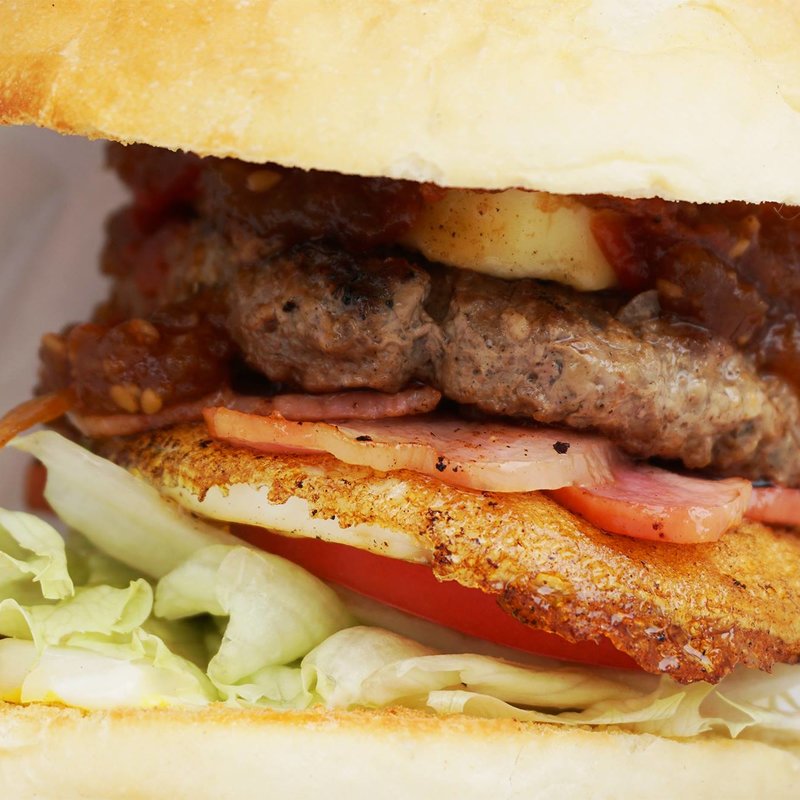 いきまつバーガー全乗せ(チーズ、エッグ、トマトレタス、ベーコン)(いきまつバーガー)