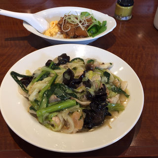 牛スジ大根煮込丼(小燕京)