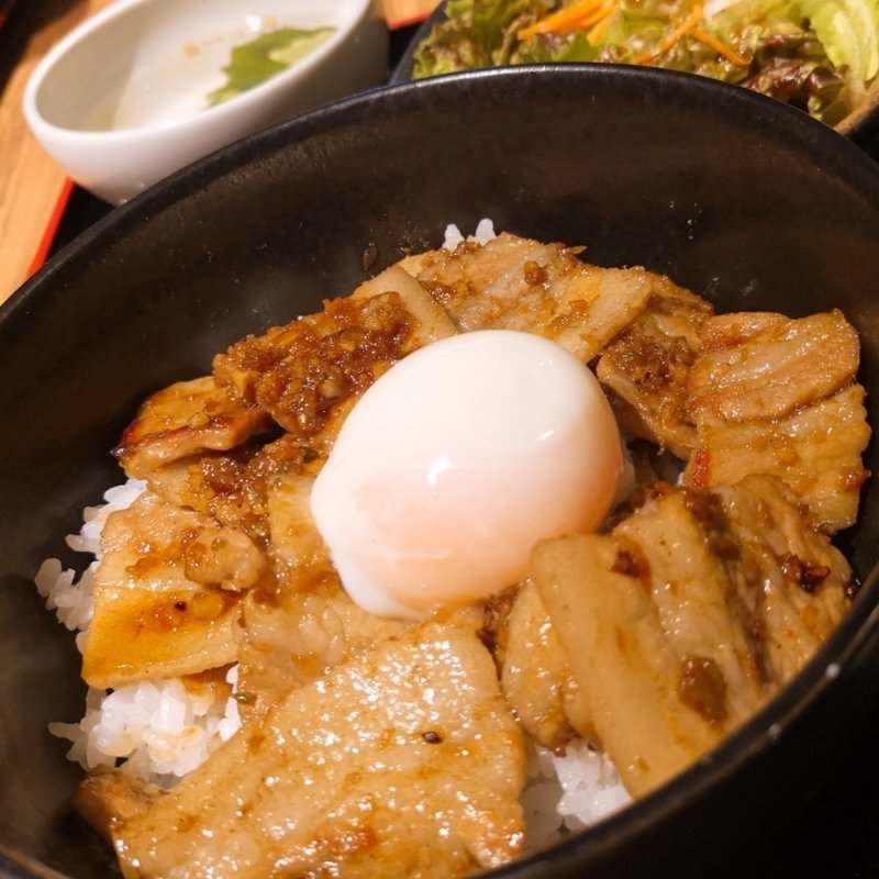 ルーロー飯(炭火七輪焼 ホルモン寺)