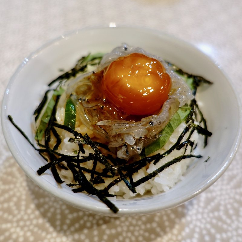 うま味黄身しらす丼(麺物語 つなぐ)