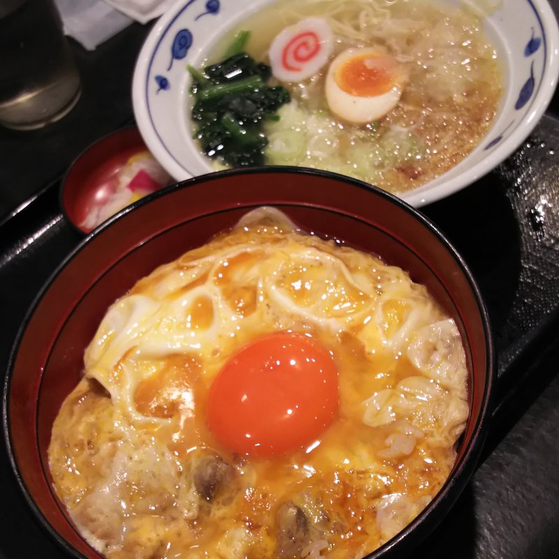究極の親子丼とミニ丸鶏らーめんセット(鶏味座 川崎アゼリア店)