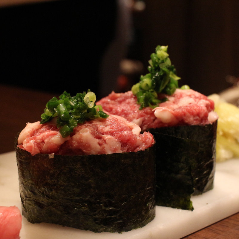 馬肉叩きの軍艦(大宮肉寿司)