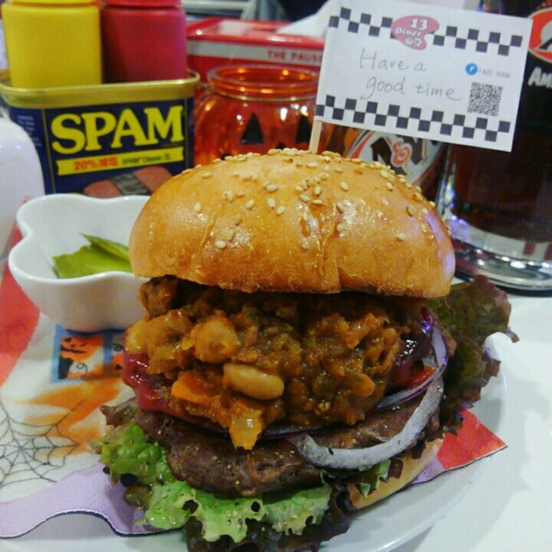 ハンバーガー＋チリビーンズ(13Diner)