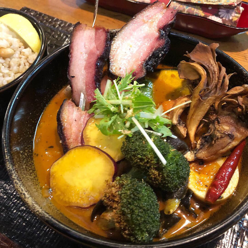 串焼き黒ベーコンと厳選舞茸(奥芝商店 八王子片倉城)