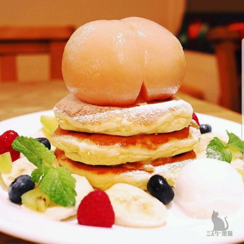 丸ごと桃コンポートのパンケーキ(MOGMOG （モグモグ）)