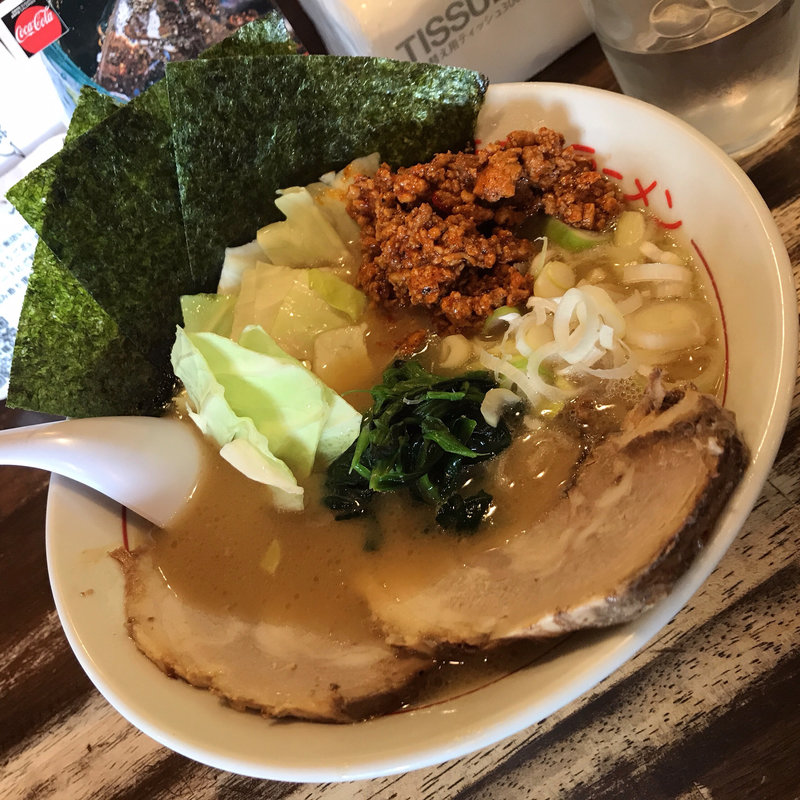 赤 うまい ラーメン 半チャーシュー増し(松福)