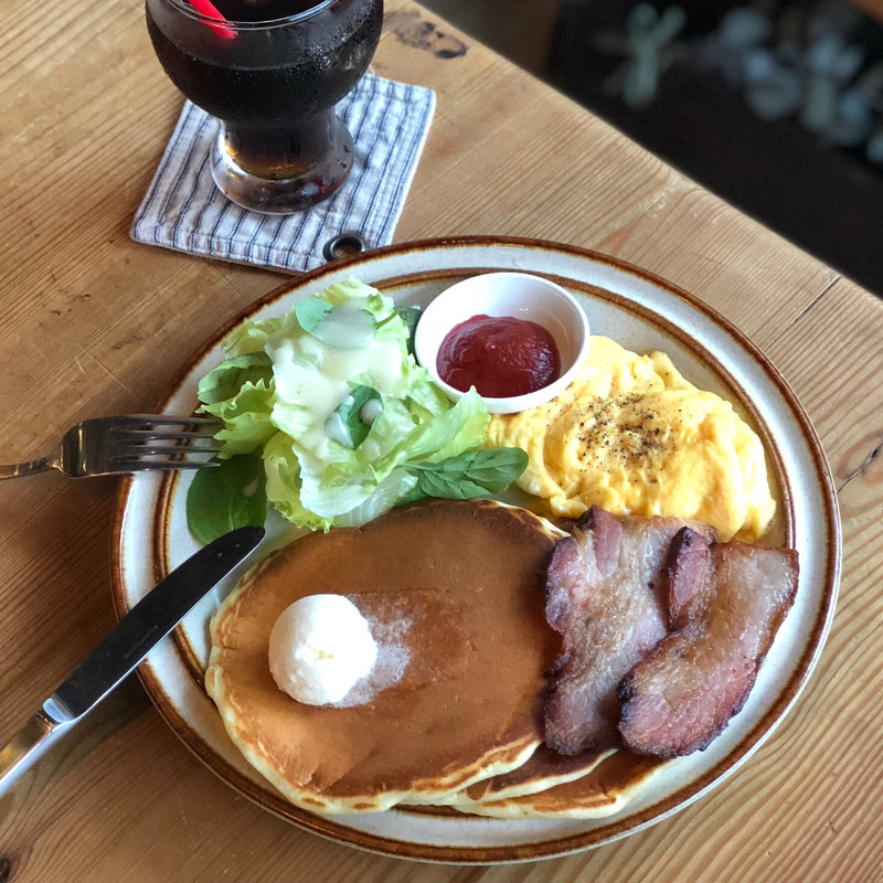 自家製ベーコンとスクランブルエッグのパンケーキ(DAKOTA ・RUSTIC TABLE・)