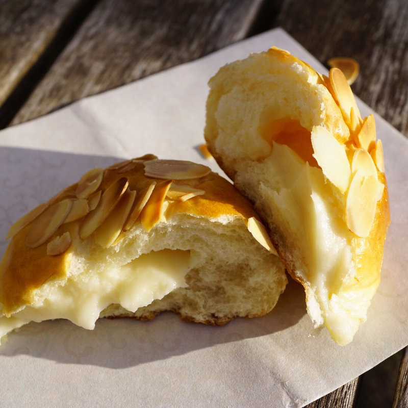 ミルククリームパン(ウチキパン)