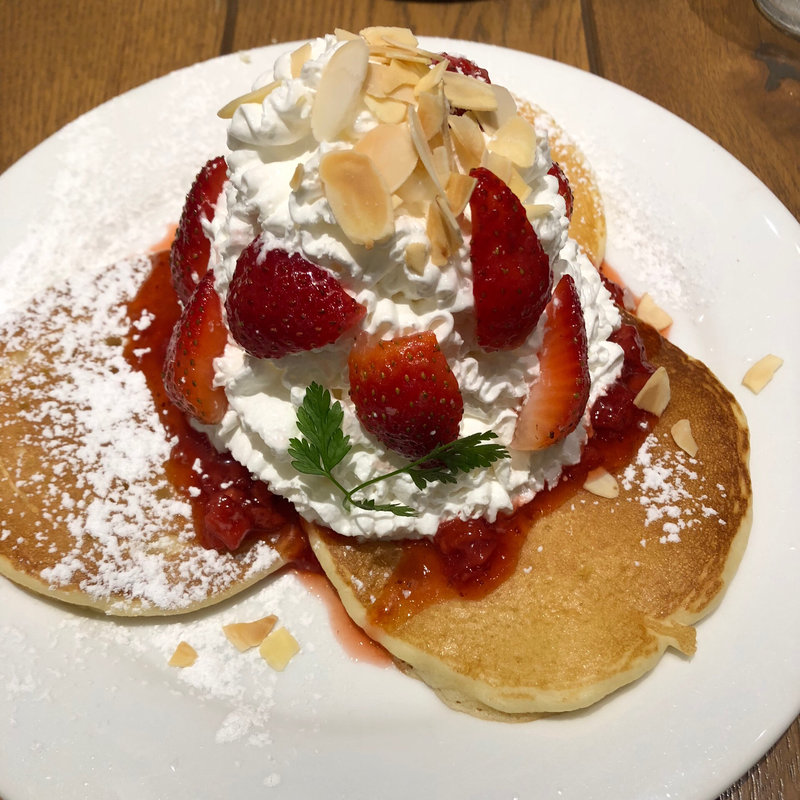 ストロベリー&ホイップ(Hawaiian Pancake Factory 新宿ミロード店 （ハワイアンパンケーキファクトリー）)