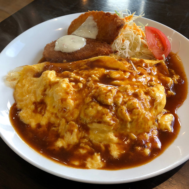 オムライスとエビフライ(洋食屋 カトリーナ)