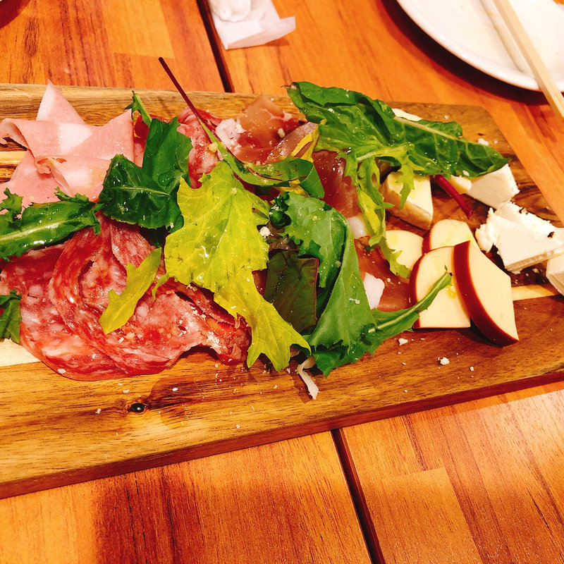 チーズ&サラミ盛り合わせ(ピッツァフォルトゥーナ Pizza fortuna)