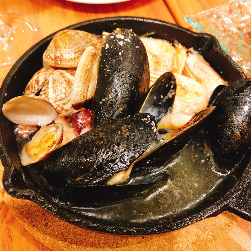 魚介のアヒージョ(ピッツァフォルトゥーナ Pizza fortuna)