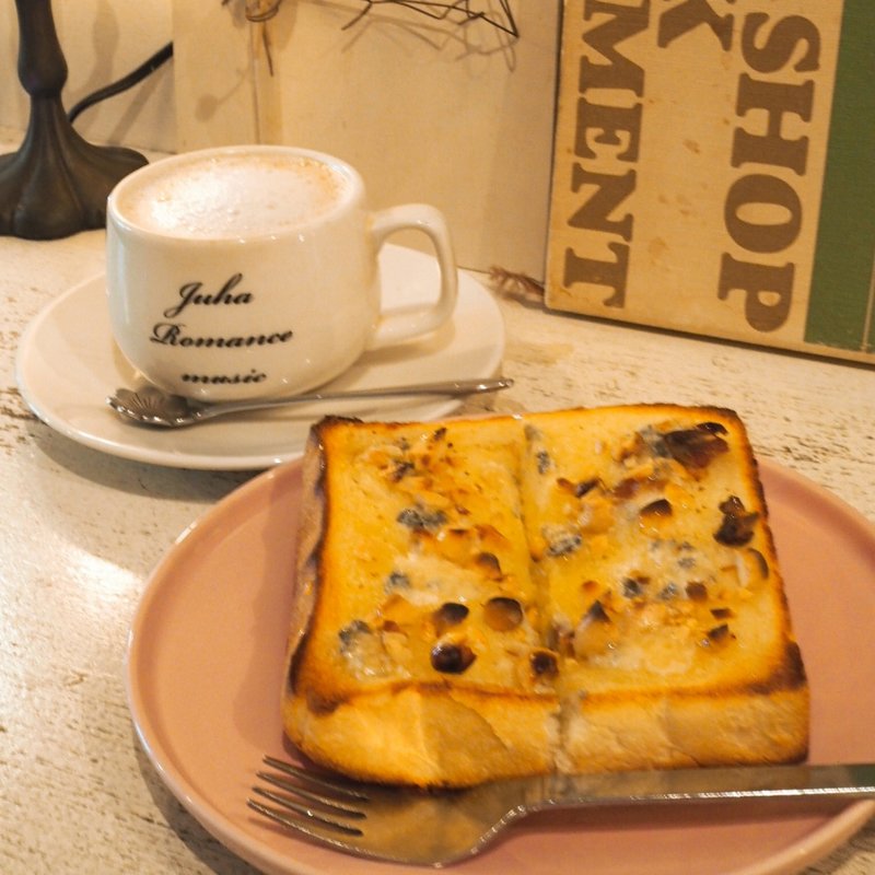 ゴルゴンゾーラナッツハニートースト(JUHA （ユハ）)