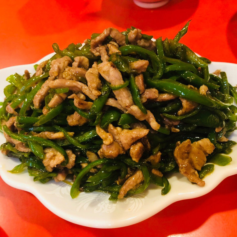 青椒肉絲(中華料理 白龍(ハクリュウ))